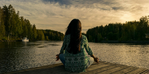 7 Reasons to Meditate - Meditating Girl
