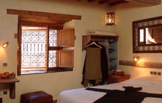 standard room double bed-window-wardrobe