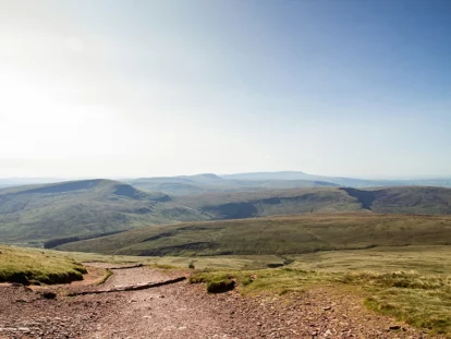 brecon beacons hiking yoga retreat