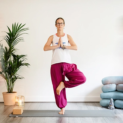 natasha lincoln yoga teacher doing pose for class